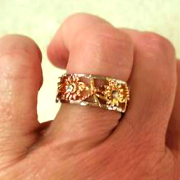 Sunflower dragonfly ring 7, 8, 9, 10 available - Picture 3 of 4